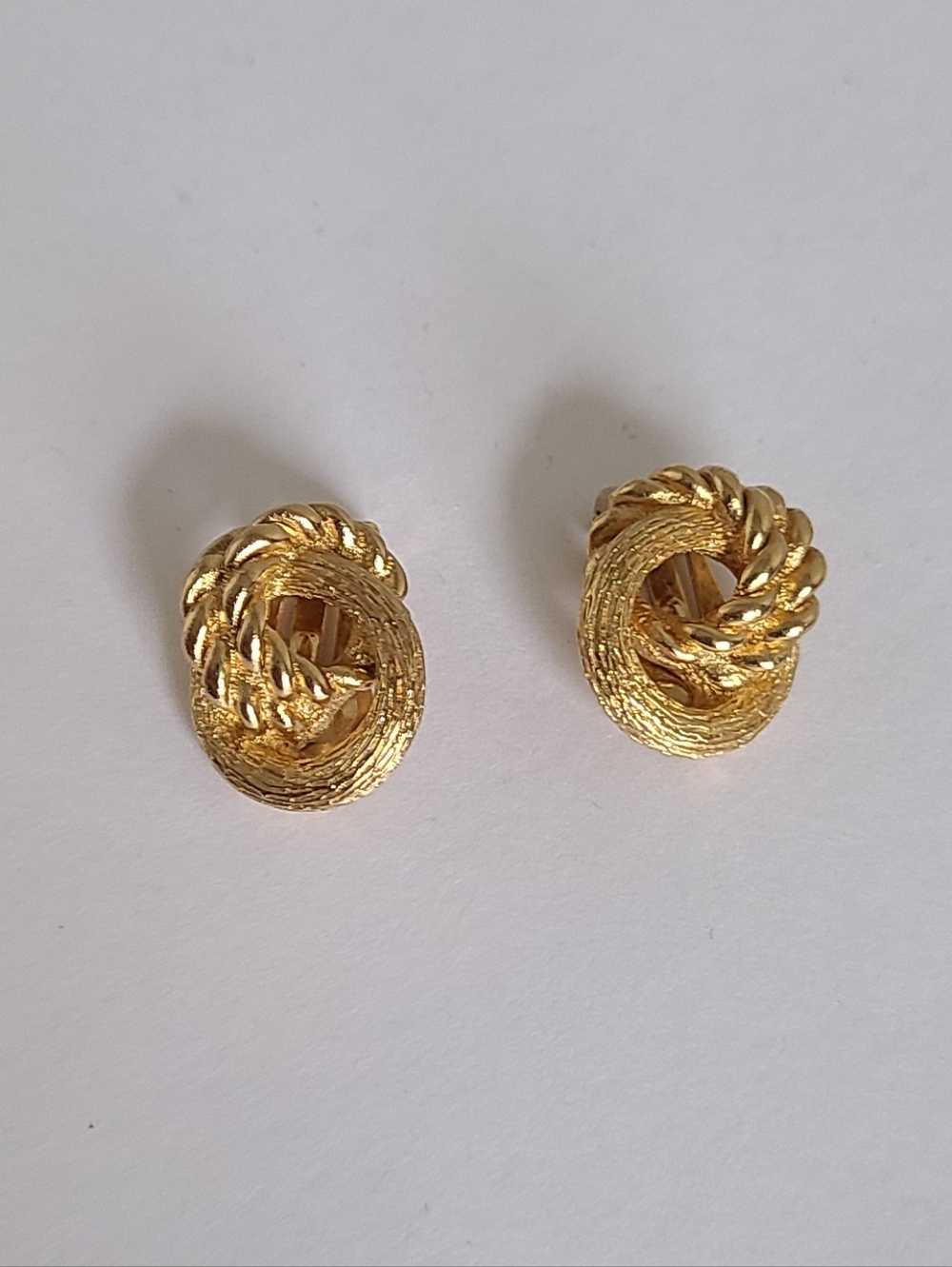 Vintage Christian Dior Luxury Gold Double Circle Rope Knot Chunky Stud Earrings - Picture 16 of 16